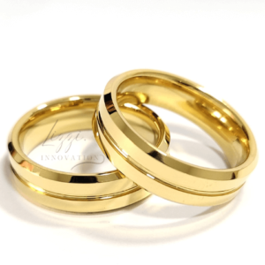 Par Aliança Casamento Chanfrada Friso 6mm Com 6 Camadas Ouro 18k em Tungstênio